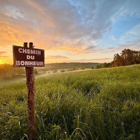 Ferme Gite Le Coeur Des Petits Chenes Saint-Pierre-de-Côle Extérieur photo